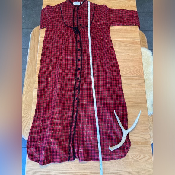 Ashley Taylor Vintage Nightgown - Picture 7 of 8